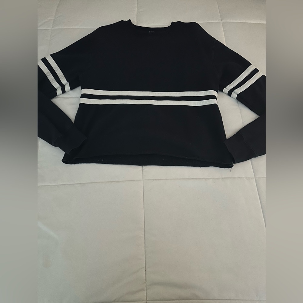 Brandy melville sweater super cute cropped